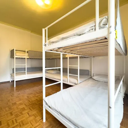Six Bed *